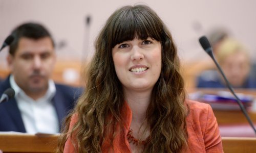 U lipnju bez opravdana razloga izostalo 14 zastupnika, rekorderka mostovka Sonja Čikotić