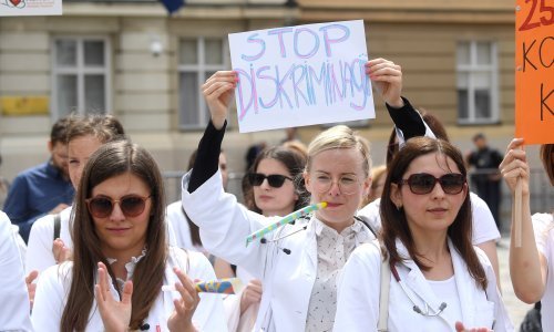 Liječnici prosvjedovali, ministar lopticu prebacio na saborske zastupnike, bijeli štrajk se nastavlja