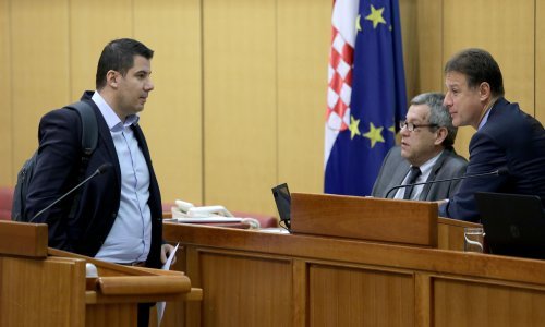 Burno u Saboru: Jandroković izbacio Grmoju iz dvorane