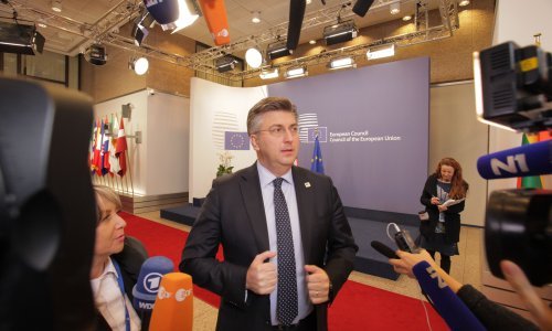 Plenković tvrdi da nije realno da brodovi s migrantima pristaju u hrvatske luke