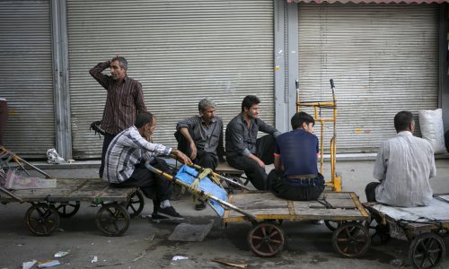 Prosvjednici u Iranu napali vjersku školu, napetost raste