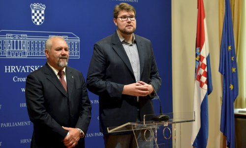 Hrelja i Grbin spremaju ustavnu tužbu: Građane država podmićuje sa 27 posto dok im istodobno uzima ušteđevinu