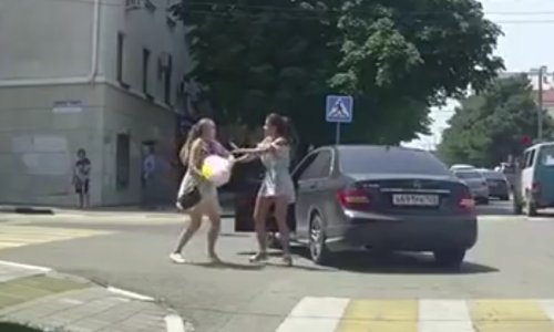 Zbog obične sitnice tri žene se fizički obračunale nasred prometng križanja