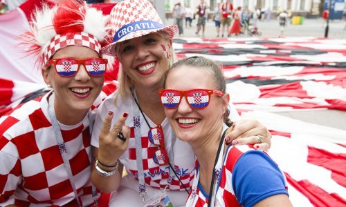 Pogledajte atmosferu u Nižnji Novgorodu; na ulicama grada dominiraju raspjevani hrvatski navijači