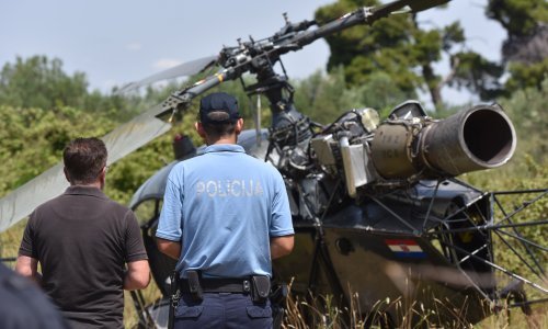 Helikopter prisilno sletio u uvalu Oštrica na Zlarinu