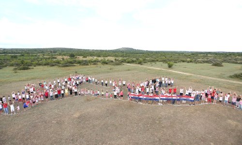 Milenijska fotografija Danijel Subašić; stigli i roditelji hrvatskog junaka protiv Danske!