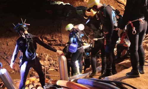 Četiri od 12 dječaka izvučeno iz spilje na Tajlandu. Spašavanje se nastavlja u ponedjeljak