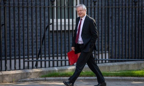 Snažan udarac Theresi May: 'Buldog Brexita' podnio ostavku