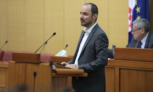 Milošević u Saboru upozorio na nasilje nad učenicima srpske pravoslavne gimnazije