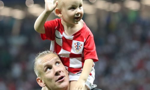 Neodoljiv prizor: Domagoj Vida je nogometna zvijezda, a njegov sin kradljivac srca