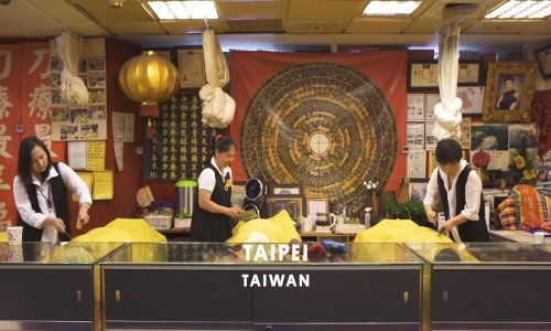 Nikad dosta bizarnih masaža - ova se izvodi satarama!