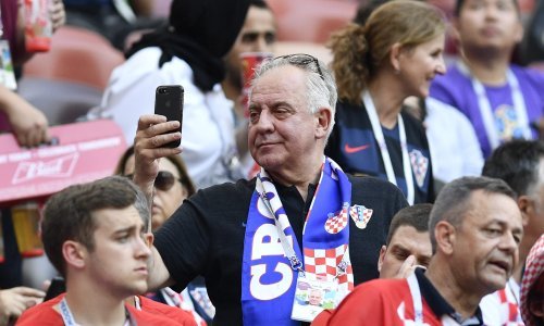 Ljutita žena napala Sanadera u Moskvi: 'Kako vas nije sram'