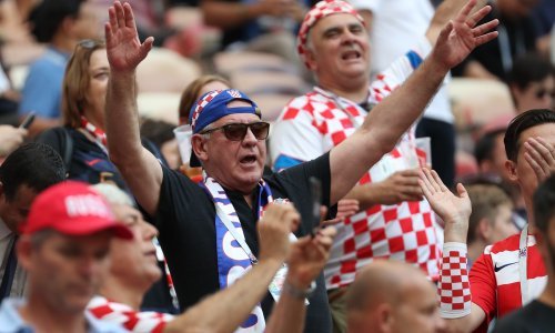 Ivo Sanader na sudu je umoran, ali na tribinama puca od energije