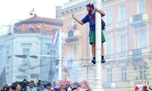 Nije moglo proći bez sramote: Napadnut Francuz koji je slavio na Trgu bana Jelačića