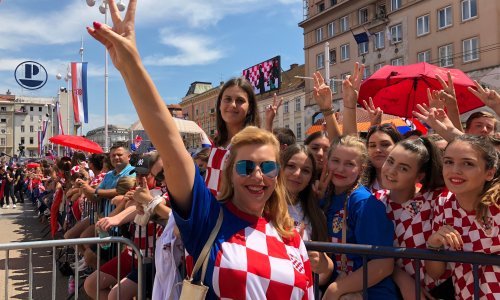 Zavirite iza pozornice dočeka nogometaša, sreli smo nekoliko poznatih faca