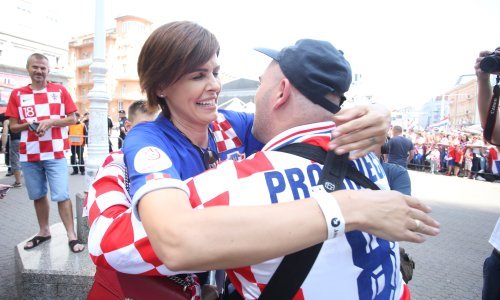 Među tisućama navijača je i Anica Kovač: 'Od sreće i ponosa popela bih se na bana Jelačića'