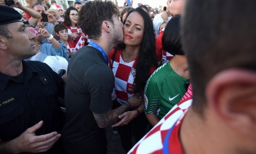 Samozatajna Matea Vrsaljko sinoć se nije odvajala od svog veselog supruga