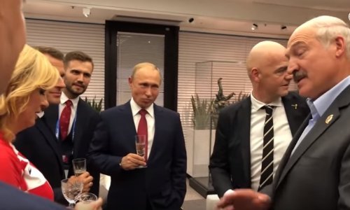 [VIDEO] Predsjednica s dvjema čašama nazdravlja Putinu i grli se s bjeloruskim autokratom Lukašenkom