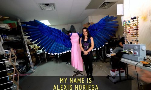 Ova djevojka ima prilično bizaran posao – izrađuje krila!