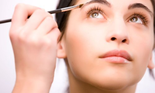 Pretjerali ste s čupkanjem obrva? Evo kako ćete ih obnoviti