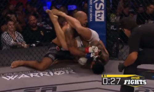 Čudesno se izvukao iz nokdauna nakon strašnog udarca pa izveo potez zbog kojeg mu se klanja borilački svijet