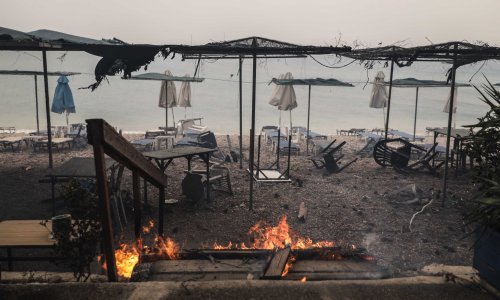 [VIDEO] Katastrofalan požar u Grčkoj nitko ne može zaustaviti, zasad najmanje 74 poginulih