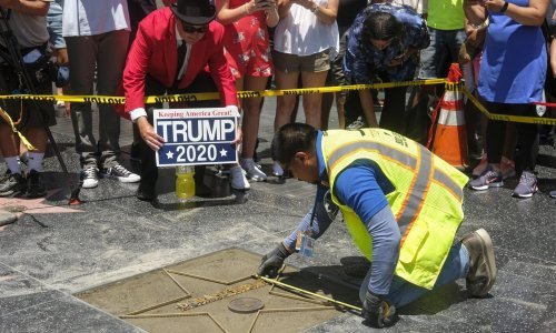 [VIDEO] Krampom uništio Trumpovu zvijezdu na Stazi slavnih u Hollywoodu
