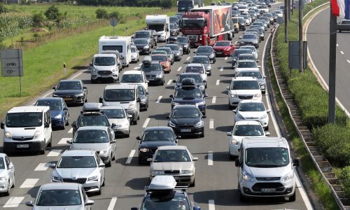 Kreće udarni vikend: Na Lučkom kolona već sad pet kilometara, gužve diljem zemlje