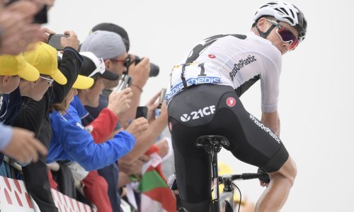 Riješen misterij; evo zašto je policajac za vrijeme utrke napao najboljeg biciklistu današnjice