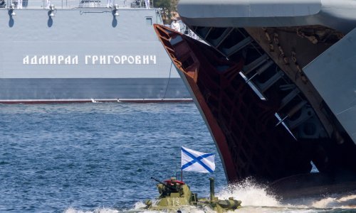 [VIDEO] Mornari na mimoplovu htjeli zadiviti Putina pa se osramotili