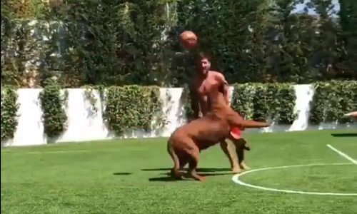 Pogledajte što Lionel Messi radi svom psu na nogometnom travnjaku