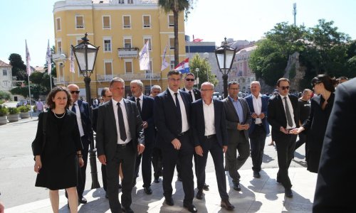 Pogledajte tko se sve došao oprostiti od Olivera u splitskom HNK