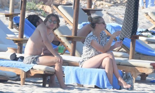 Nakon romantičnog odmora na Sardiniji, Vanja i Luka Modrić ponovno u zagrljaju djece