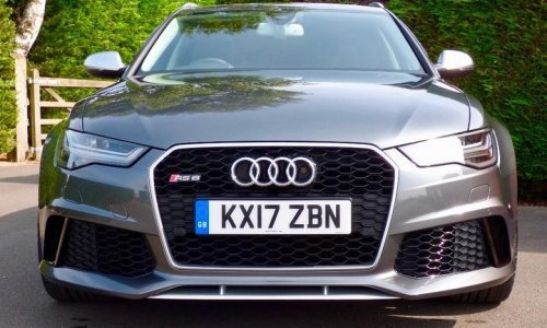 Princ Harry nakon svadbe prodaje svoj stari automobil. I to kakav!