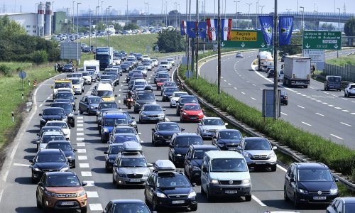 Kilometarske kolone na naplatnim kućicama većine autocesta