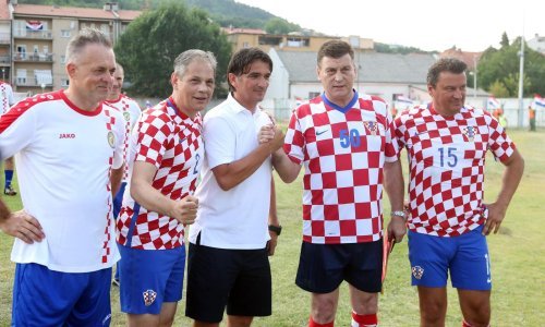 Pogledajte kako je bilo na revijalnoj utakmici u Kninu gdje je bio i izbornik Dalić