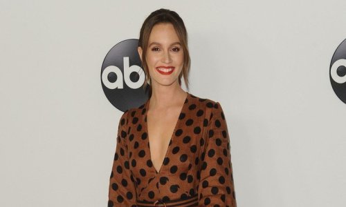 Lijepa glumica iz kultne serije šarmirala u hit haljini sezone