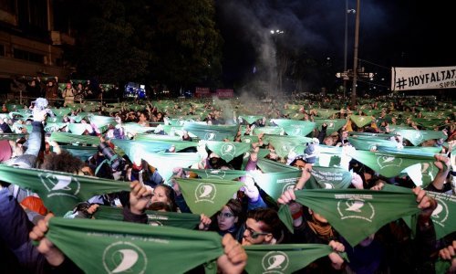 Argentinski senatori odbacili zakon o legalizaciji pobačaja, tisuće izašle na ulice