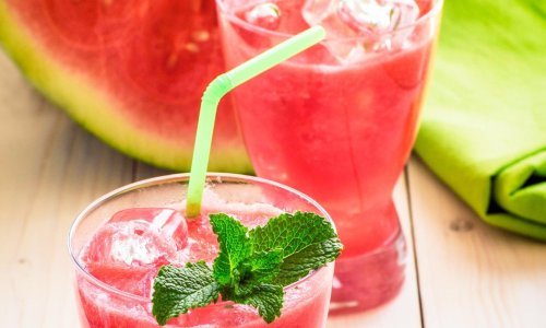 Kao stvoren za ove vrućine: Napravite u tren oka jednostavan sok od najslasnijeg ljetnog voća