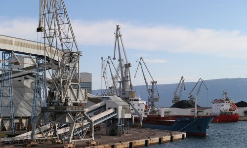 Tanker uništio pristanište u Pločama, Ina tvrdi: Opskrba naftom ide dalje