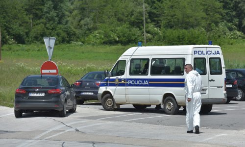 Policija kod Karlovca pronašla 12 migranata, među njima dvoje mrtvih