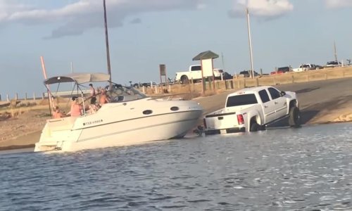 Nikad ne odustaje: Tvrdoglavom upornošću razbio jahtu i auto