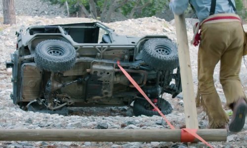 Evo kako možete izvući automobil iz gliba s dvije grede i malo špage