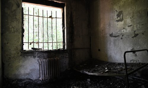 Svi evakuirani iz Lopače zbrinuti, predsjednica razgovarala s ravnateljem bolnice