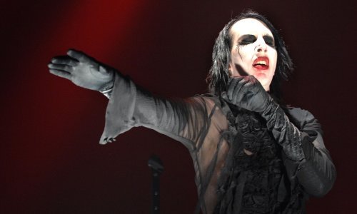 Ne ide ga u zadnje vrijeme: Marilyn Manson srušio se na pozornici