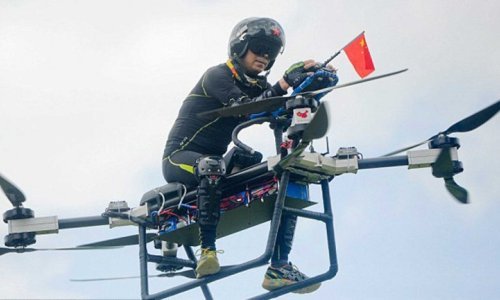 Kinez u kućnoj radinosti napravio leteći motocikl u obliku drona