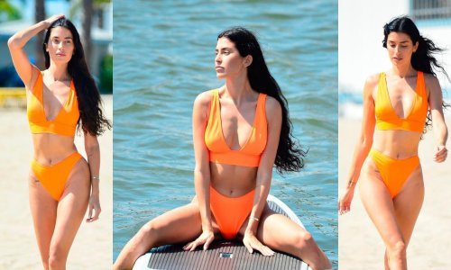 Spas od vrućina potražila u moru: Lijepa crnka uskočila u badić pa zajahala valove