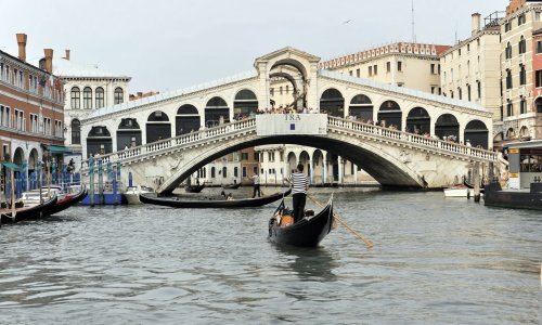 Desnica u Italiji vodi, ali neizvjesnost dominira