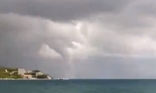 Podstranu pogodila snažna pijavica, a u Palmižani munja uzrokovala požar