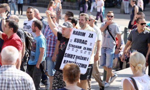 Transparent 'Radim za ku..c. Štrajkam za dva...' završio u fundusu muzeja